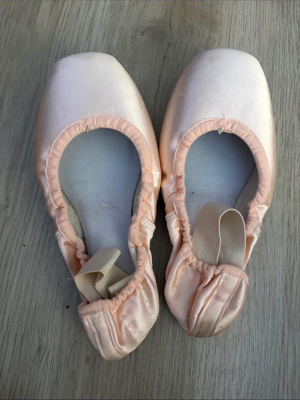 DEADISH and used  suffolk silhouette size 6.5 XXXXN pointe shoes